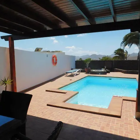 Lucky - Heated Pool Macher